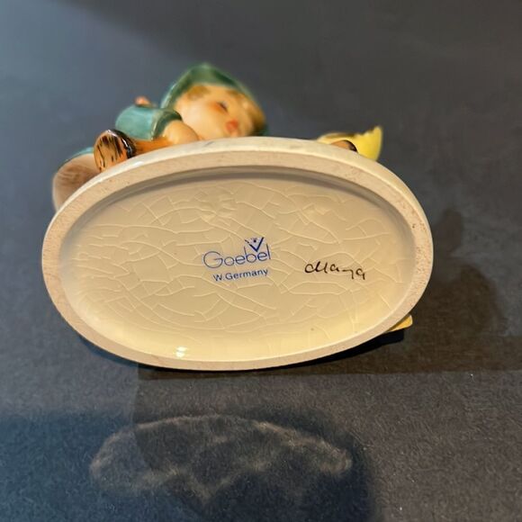 M J HUMMEL “Breathing Lessons.” Vintage figure signed 1970 exc condition - Picture 5 of 6